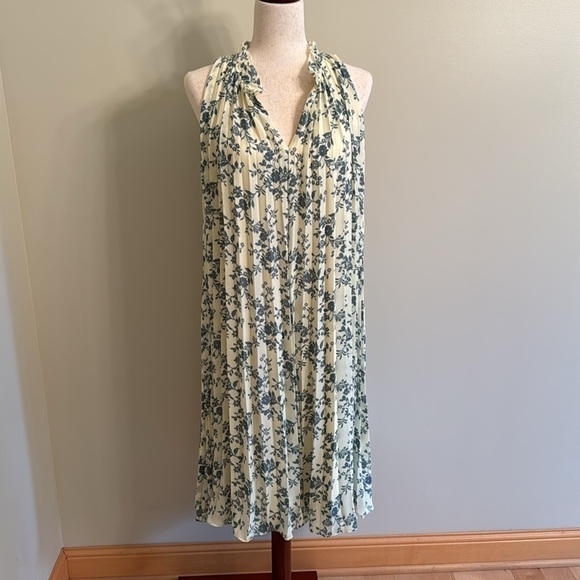 LOFT Light Yellow and Blue Floral Pleated Dress in XS/S - Picture 4 of 11